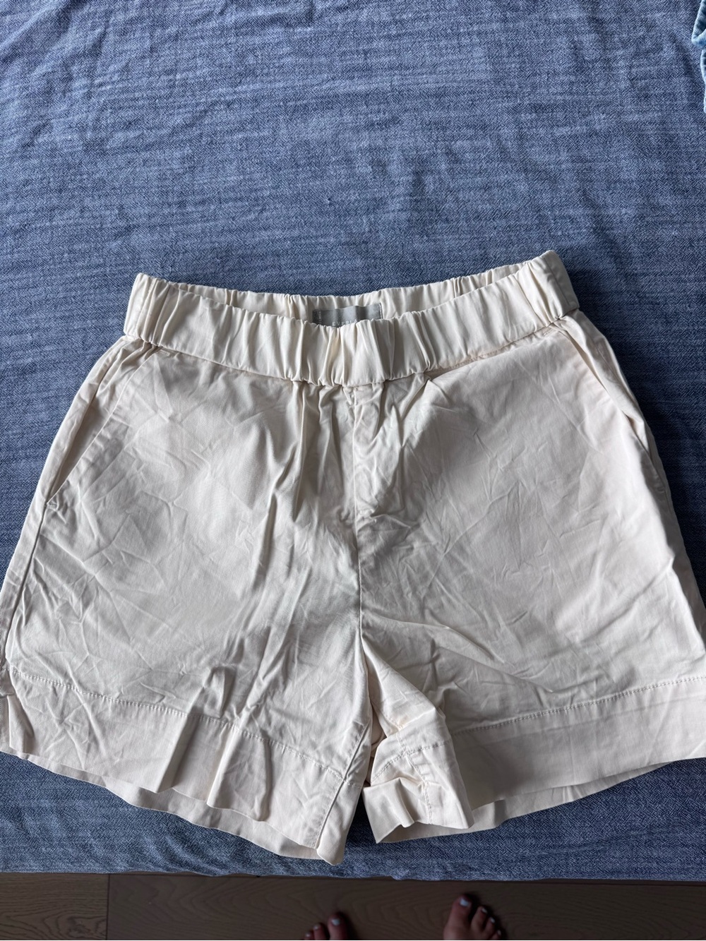 Everlane Women's Cream Elastic Waist Shorts
